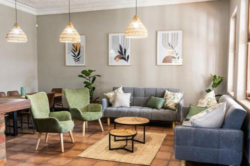 Potchefstroom Villa | Modern home with apartments