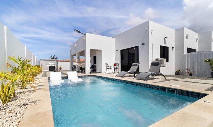 Punto de Oro House | Modern home with Private Pool - FREE BBQ