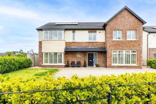 Ballyboghil House | Modern Homestay 15 minutes to Dublin Airport