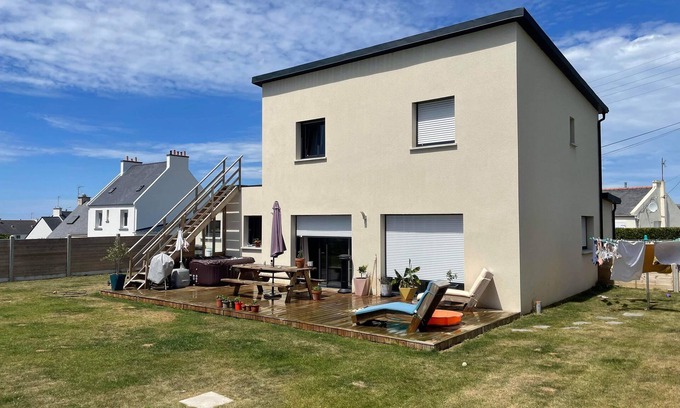 Lampaul-Plouarzel House | Modern house with jacuzzi just a stone's throw from the beach
