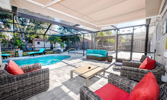 North Bay Hills House | Modern house heated pool near TPA Clearwater Dunedin Palm Harbor