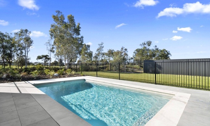Banksia Beach House | MODERN HOUSE OVER LOOKING THE GOLF COURSE