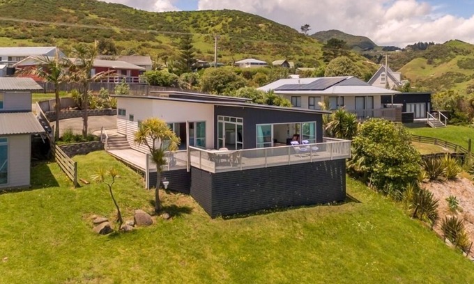 Opononi House | Modern House with Expansive Harbour Views