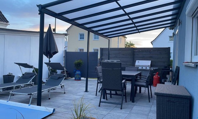 Memmingen House | modern house with pool - 3 bedrooms 2 Bathrooms