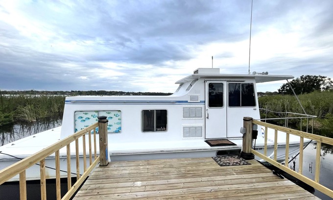 Winter Haven Boat Rental | Modern HouseBoat*AceLoca*4Miles*LegoLand*