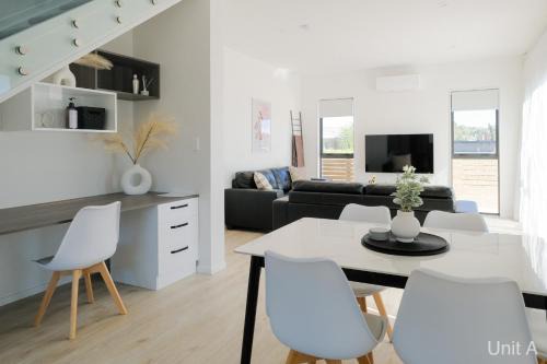 Howick House | Modern Howick Town House Fibre WiFi Netflix