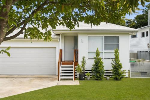Redcliffe House | Modern in Margate with Pool