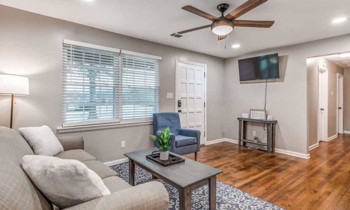 Ellendale House | Modern Interior, Near Downtown! Warm at Wellsville