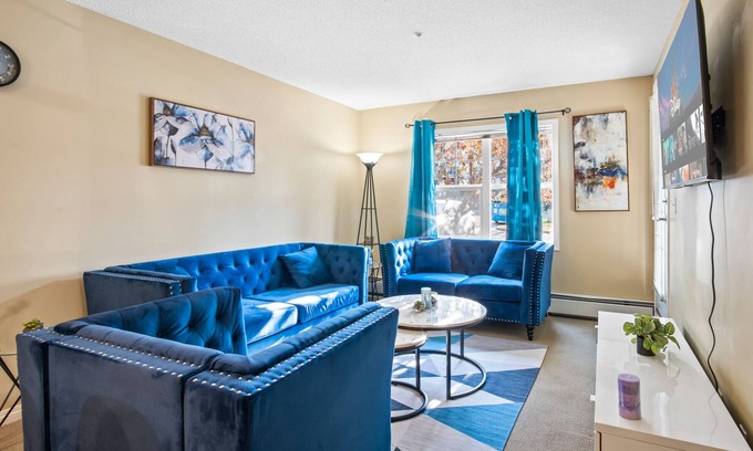 Southwest Edmonton Condo | Modern King Bed Suite W/Dsy,Wifi,UGPrkg Enjoy