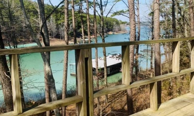 Bee Branch Cabin | Modern Lake Cabin with great views of the Solar Eclipse!