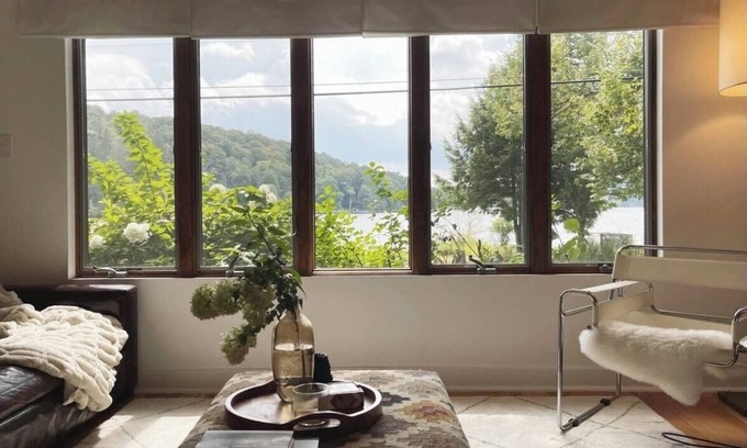 Roscoe House | Modern lake house in the catskills