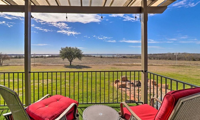 Granger House | Modern Lakehouse with Stunning Views and Hot Tub!