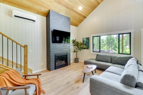 Lakeside House | Modern Lakeside Cabin with Mountain Views and Hot Tub!