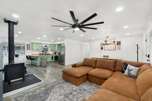Pinetop-Lakeside House | Modern Lakeside Family Fun Cabin