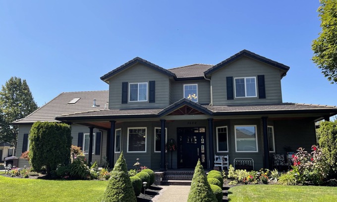 Central Oregon House | Modern -large 3000 sq ft home- 3 kings, queen and bunk.