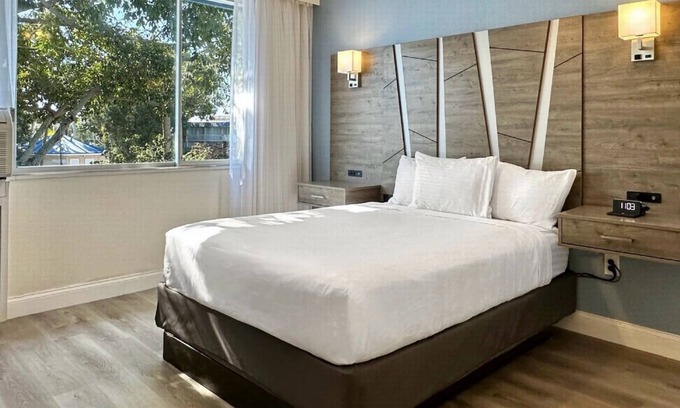 Pinellas Point House | Modern Lavish Unit w/Balcony, Resort Amenities - Onsite dining, St. Pete beach