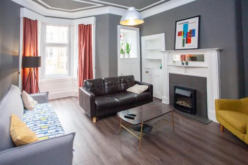 North West Apartment | Modern, Light-filled and Sleek West End Apartment