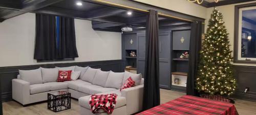 Halton Regional Municipality Apartment | Modern Loft with Immersive Theatre Experience