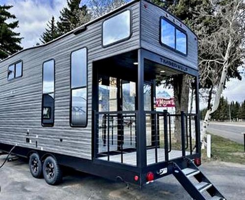 Quitman House | Modern Lofted Tiny House Fully Equipped with Lake Views in Texas
