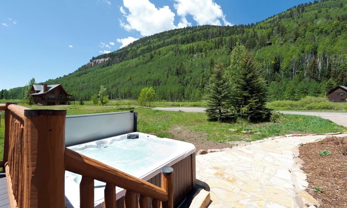 Purgatory House | Modern Log Cabin - Incredible Views - 3 Min to Purg - Private Hot Tub