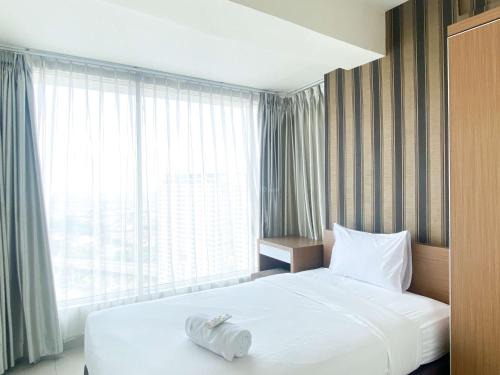 Pekayon Jaya Apartment | Modern Look 2BR at Grand Kamala Lagoon Apartment By Travelio