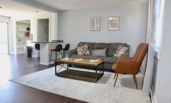 Camp Taylor House | Modern Lou City House