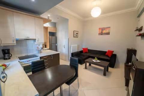 Kinosargous Apartment | Modern & Lovely Apartment Downtown Near Acropolis