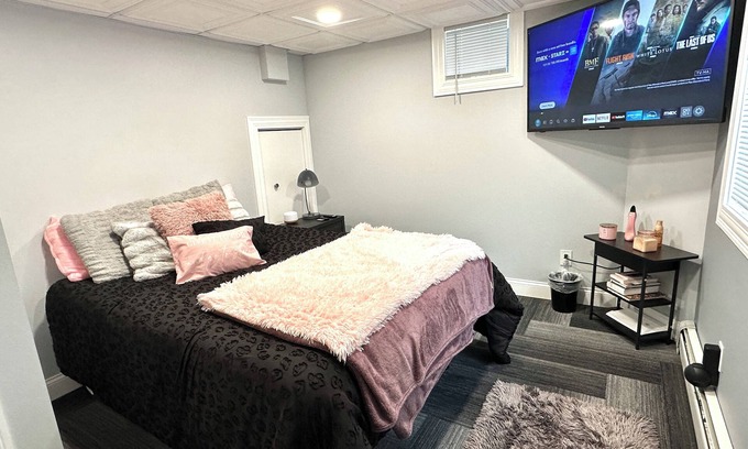 Rockford House | Modern Lower Unit: Queen Bed, Bath & EV Charger
