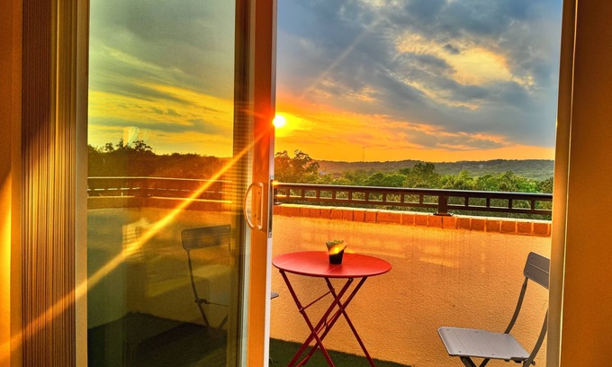 Douglasville Apartment | Modern, Lux Treetop Apt w/access to gym, pool and restaurants steps away!