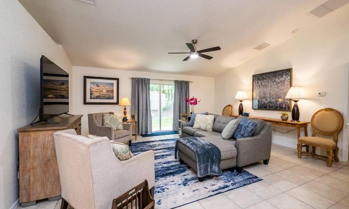 Fellowship House | Modern & Luxurious 3BR Home - Gem - Car Garage