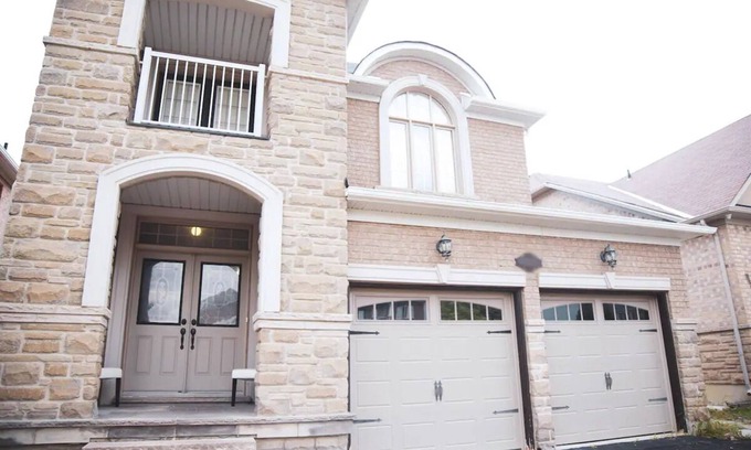 Vaughan House | Modern, luxurious, entire home for family or work in quiet neighborhood