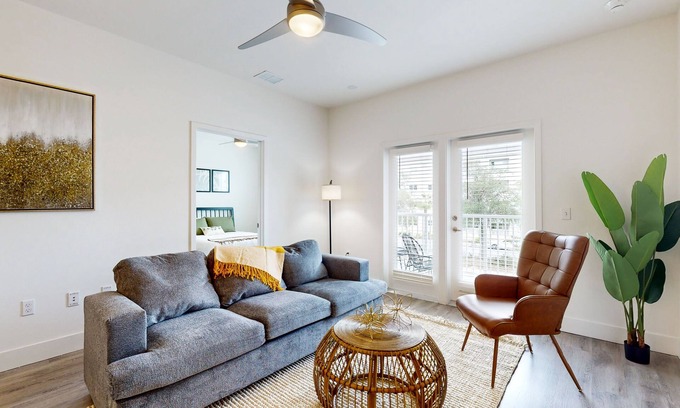 Gainesville Apartment | Modern luxury apartment w/private balcony, and shared pool