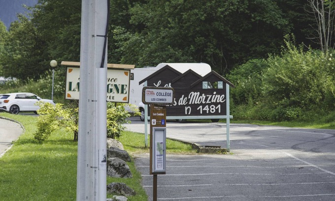 Morzine Apartment | Modern, luxury apartment - opposite free bus to ski lifts - 10 mins to slopes