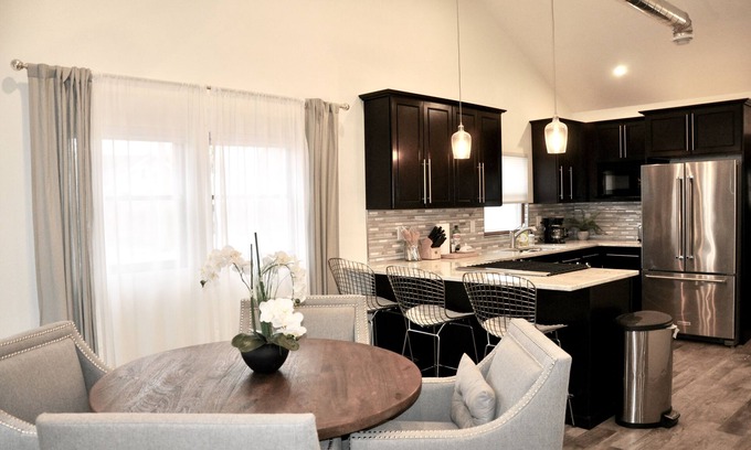 Rapid City House | Modern Luxury Bungalow DT - Comfort, Coffee, Wine, Beer, Restaurants and More!