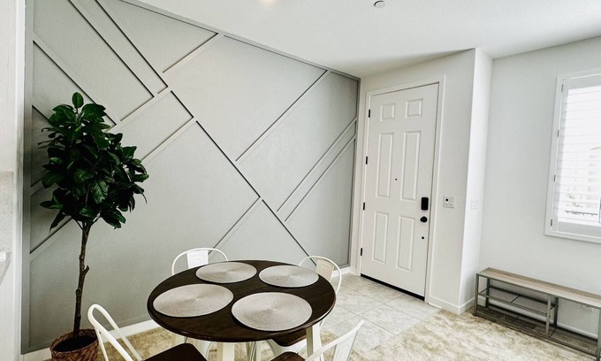 Natomas Creek Condo | Modern Luxury Condo in North Natomas