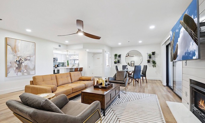 Camelback East Condo | Modern Luxury Resort - Biltmore