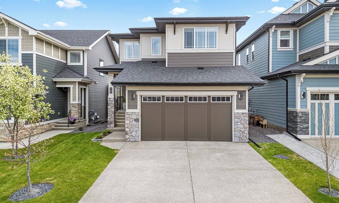 Cochrane House | Modern Luxury Retreat | 4BR w Hot Tub, Garage