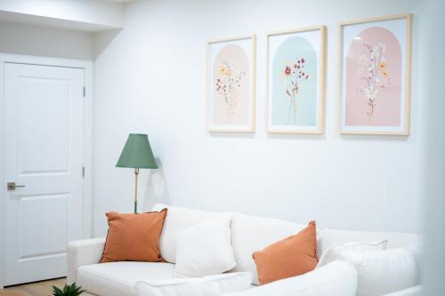 Northwest Calgary House | Modern Luxury Stay - Airport, Banff, Rockies Route