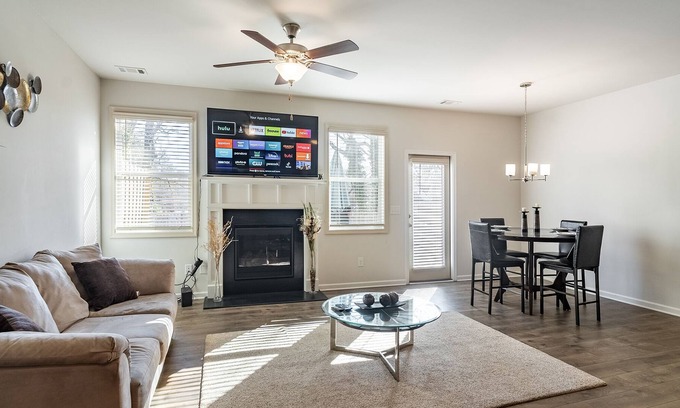 Austell House | Modern Luxury Townhouse near Six Flags & Braves Stadium