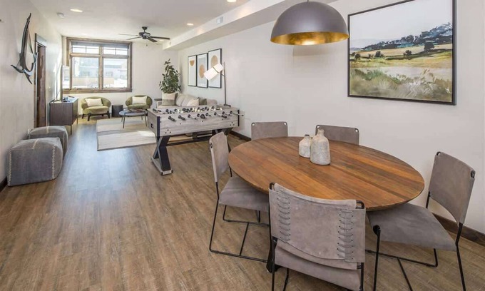 Big Sky Apartment | Modern Luxury Two Bedroom Condo