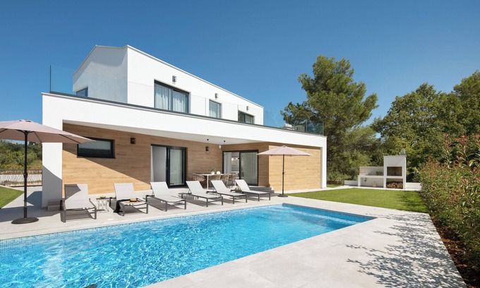 Vabriga Villa | Modern luxury villa Mali Dvor with pool in Porec just 500m from the sea★ ★ ★ ★ ★