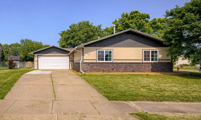 Lincoln House | Modern Makeover with 3 bedrooms on a cul-de-sac in Lincoln