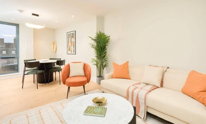 St. Johns Wood Apartment | Modern Marylebone apartment with balcony