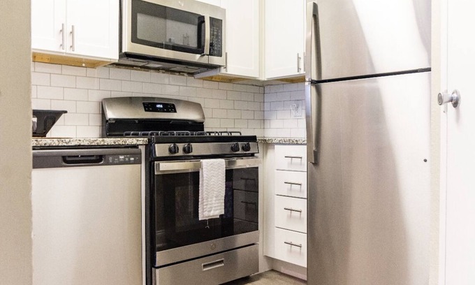 Morningside-Lenox Park Apartment | Modern Midtown Condo - Self Check In - Free Parking - Free WiFi