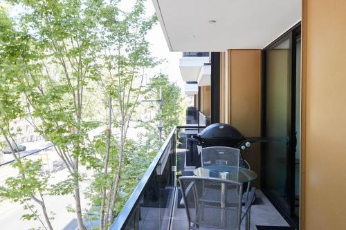 North Melbourne Apartment | 'Modern Minimalism' Slate Chic in the City