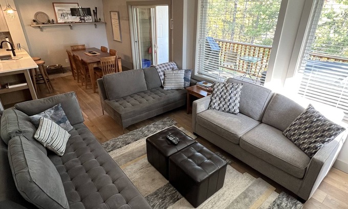 East Kootenay Condo | Modern Mountain Condo - Prime Ski/Golf Location with Fireplace & Private Hot tub