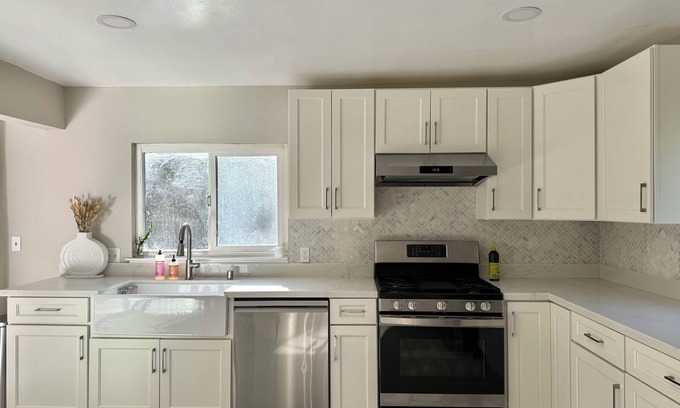 Orinda Condo | Modern Mountain Retreat