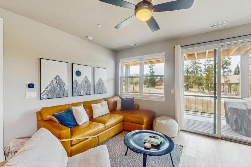 Rendezvous House | Modern Mountain View