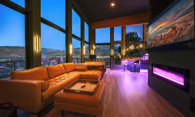 Cedar City House | Modern Mtn-View Retreat, 18 Mi to Zion North
