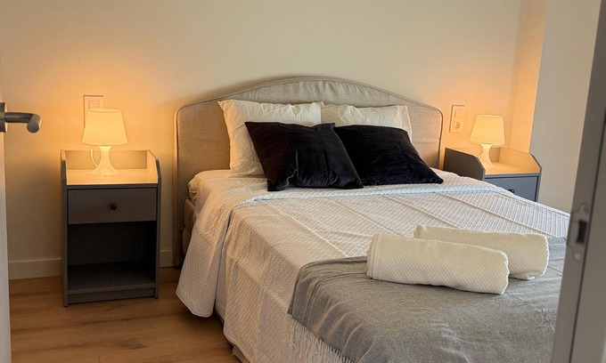 La Latina Apartment | Modern New Perfect enjoy Madrid free airport transportation.